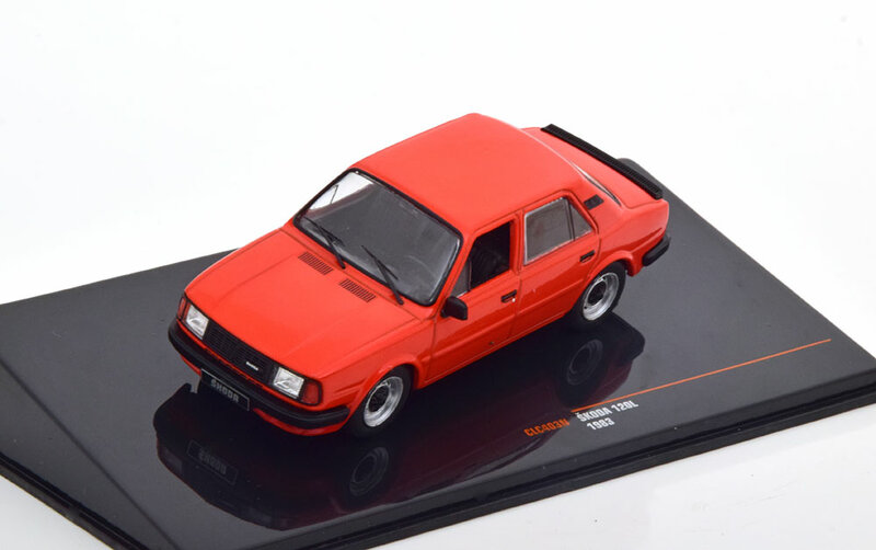 IXO 1:43 Skoda 120L Limousine 1983 rood