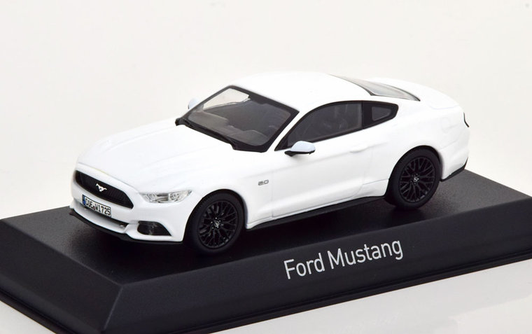 Norev 1:43 Ford Mustang 2016 - White in vitrine