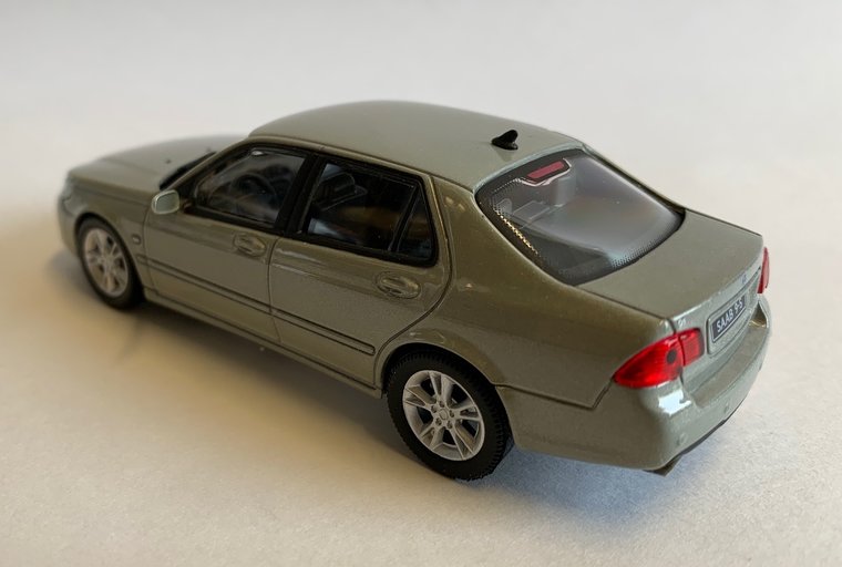 Cararama 1:43 Saab 9-5 Sedan lichtgrijs