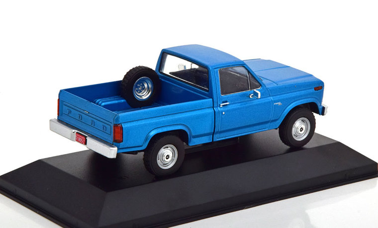 Atlas 1:43 Ford F-100 1982 blauwmetallic in blisterverpakking