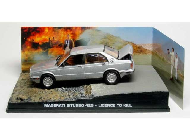 Atlas 1:43 Diorama Maserati Biturbo 425 James Bond &quot;Licence to Kill&quot; zilver