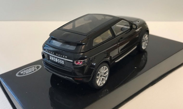 IXO 1:43 Range Rover Evoque 3 doors, santorini black in dealerverpakking