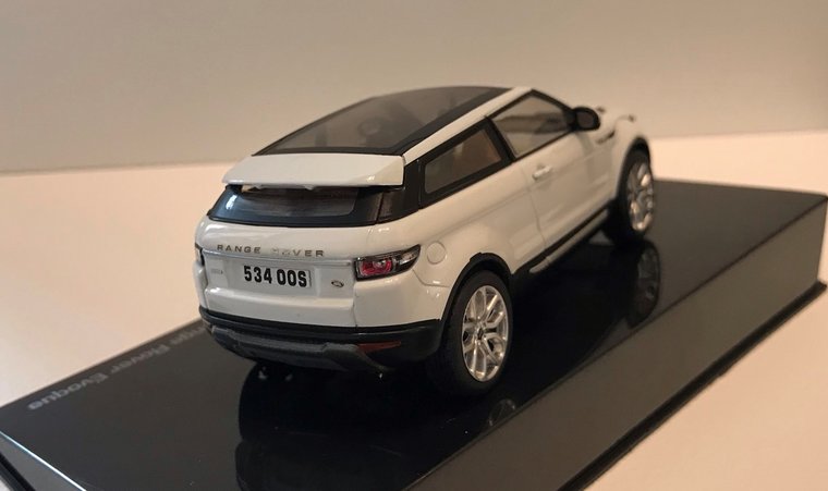 IXO 1:43 Range Rover evoque 3 doors, fuji white in dealerverpakking