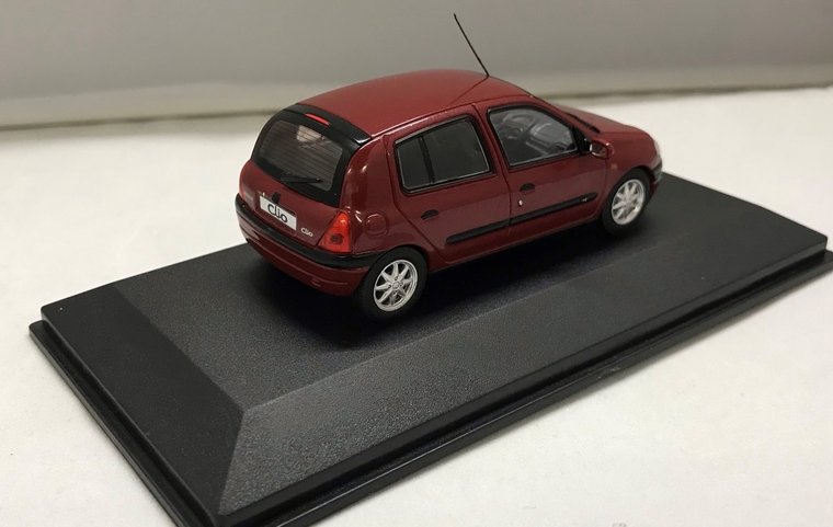 Odeon 1:43 Renault Clio II Phase 1 donkerrood metallic