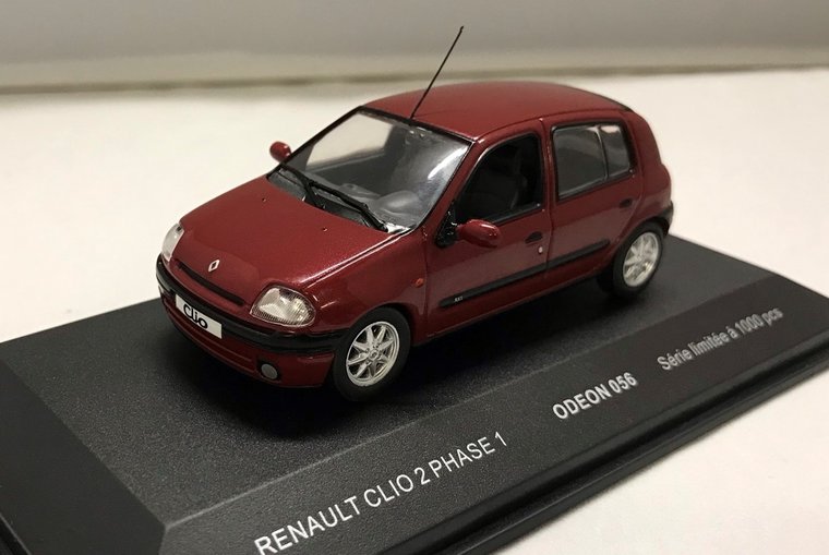 Odeon 1:43 Renault Clio II Phase 1 donkerrood metallic