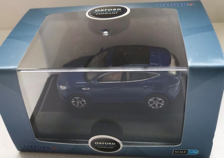 Oxford 1:76 Jaguar E PACE blauw