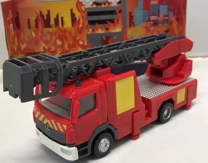 Norev 1:43 Mercedes Benz Atego  ladewagen Plastigam brandweer rood