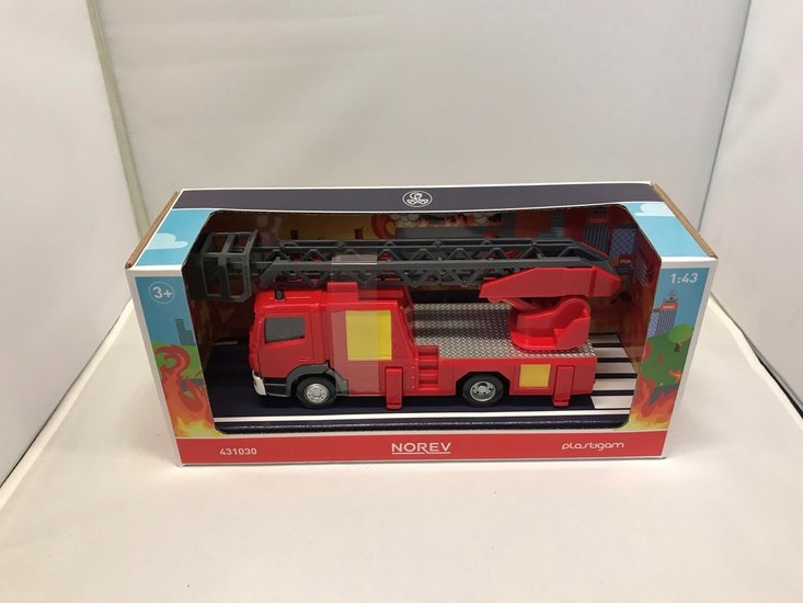 Norev 1:43 Mercedes Benz Atego  ladewagen Plastigam brandweer rood