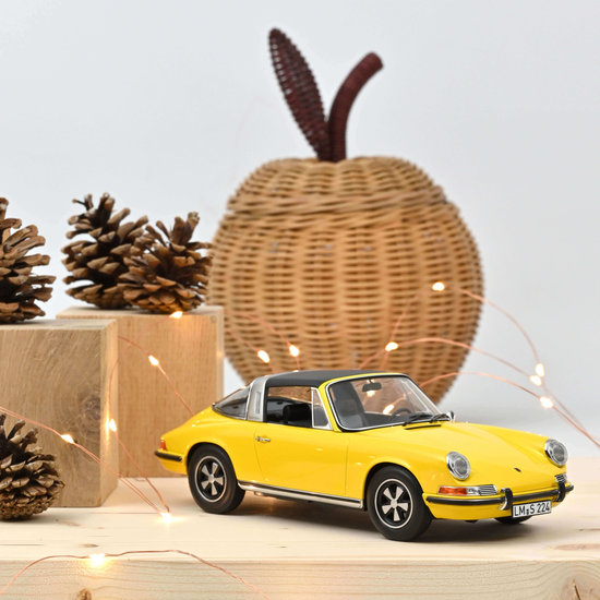 Norev 1:18 Porsche 911 E Targa 1969 - Yellow