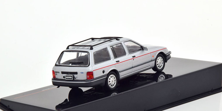 IXO 1:43 Ford Sierra Ghia Estate 1988 zilver