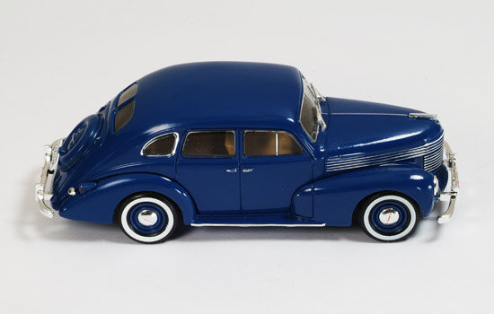 IXO 1:43 Opel Kapitan 4 deur Sedan 1950 blauw