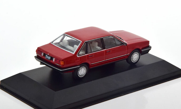 Atlas 1:43 Volkswagen Carat CD Passat 1987 rood, in blisterverpakking