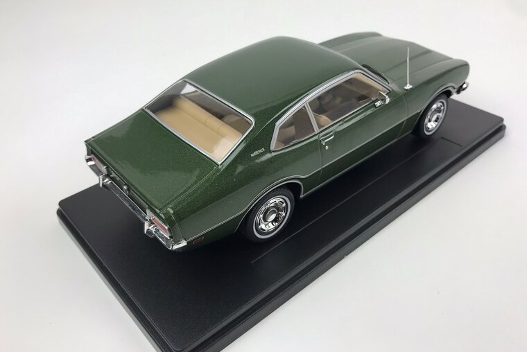 Atlas 1:24 Ford Maverick donkergroen 1974