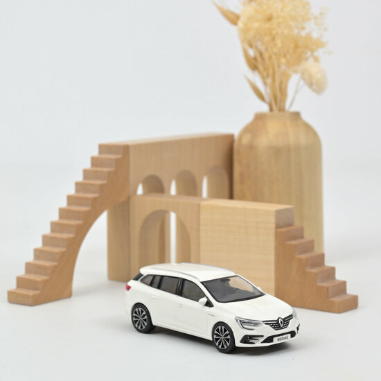 Norev 1:43 Renault Megane Sport Tourer 2020 White, in vitrine