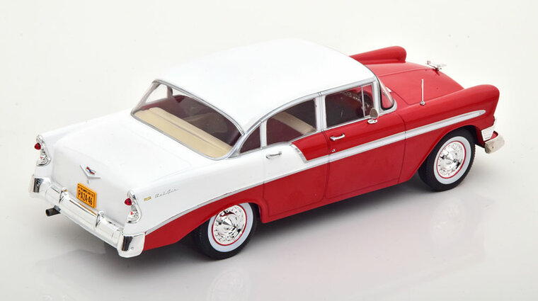 Whitebox 1:24 Chevrolet Bel Air 4- door rood wit