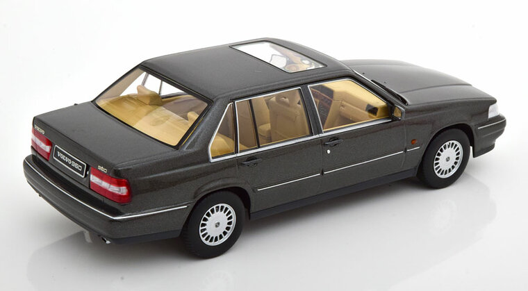 Triple9 Collection 1:18 Volvo 960 donkergrijs metallic 1996