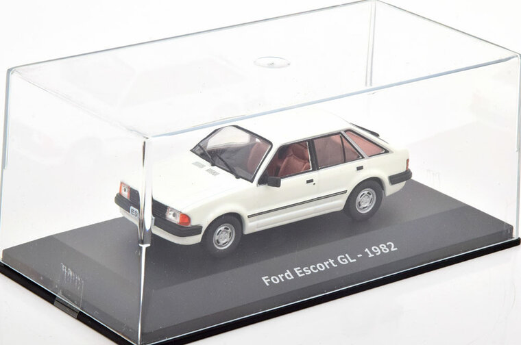 Atlas 1:43 Ford Escort GL 1982 wit in vitrine