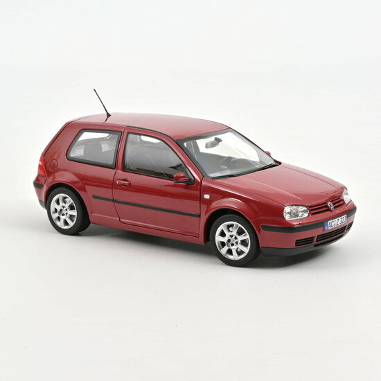 Norev 1:18 Volkswagen Golf IV 2002 rood