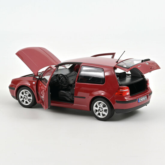 Norev 1:18 Volkswagen Golf IV 2002 rood