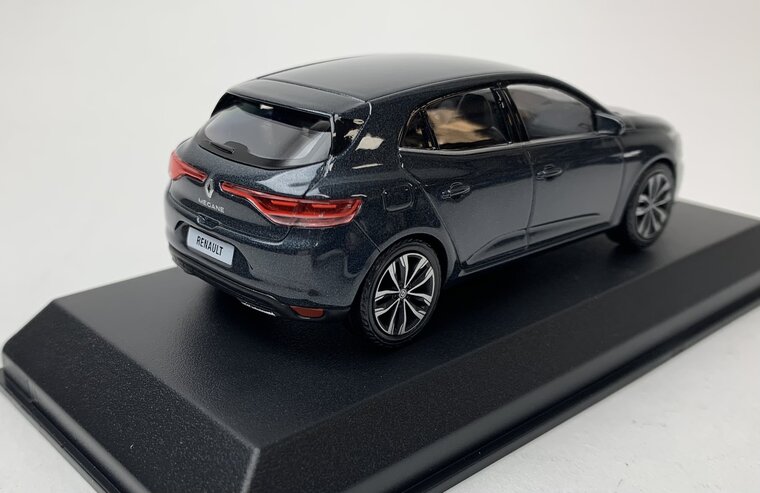 Norev 1:43 Renault Megane 2020 Titanium Grey, in vitrine