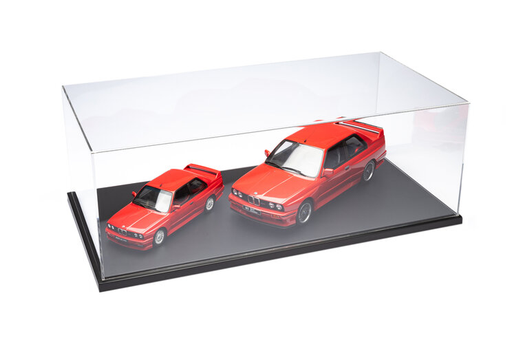 Otto Mobile1:8 Vitrine / Show Case geschikt voor 1/8 modellen. Afmeting L64 x B32 x H23 cm, excl. auto. voor bestellen