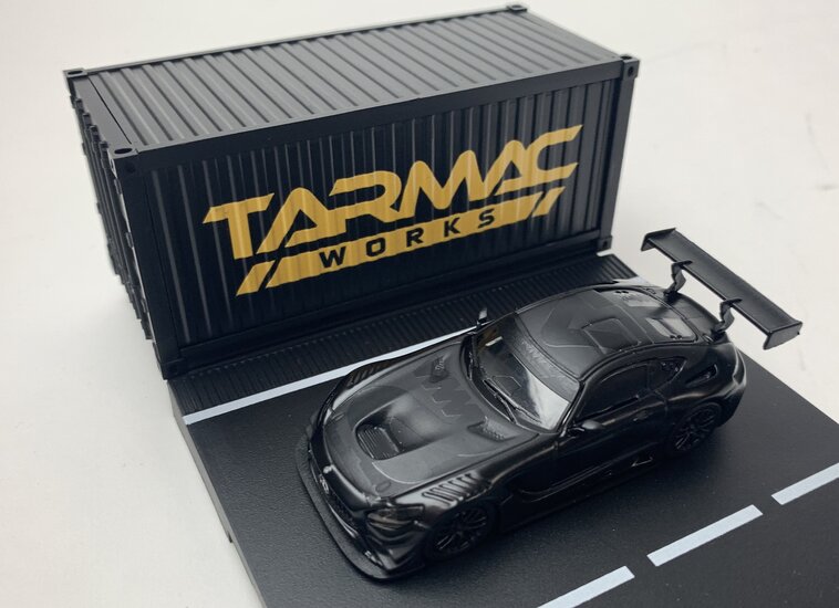 Tarmac 1:64 Mercedes Benz AMG GT3 no3 boxset incl. 4 modelautos, 6x Container, 3 figuren en accessoires Me X Like black special edition