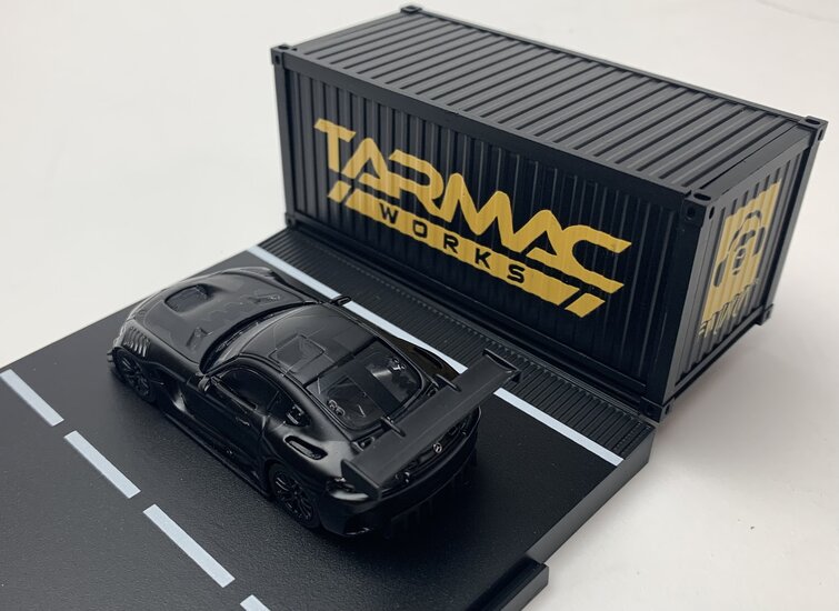 Tarmac 1:64 Mercedes Benz AMG GT3 no3 boxset incl. 4 modelautos, 6x Container, 3 figuren en accessoires Me X Like black special edition