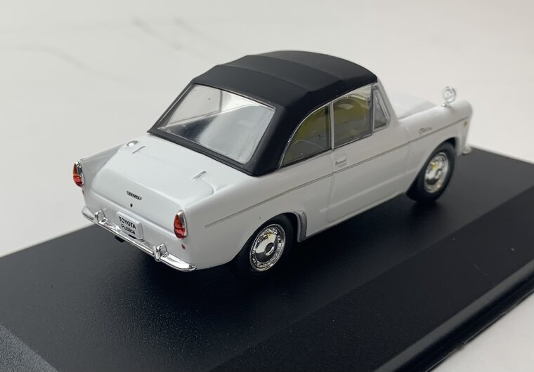 First43 1:43 Toyota Publica 1964 Cabrio wit gesloten cabrio RHD