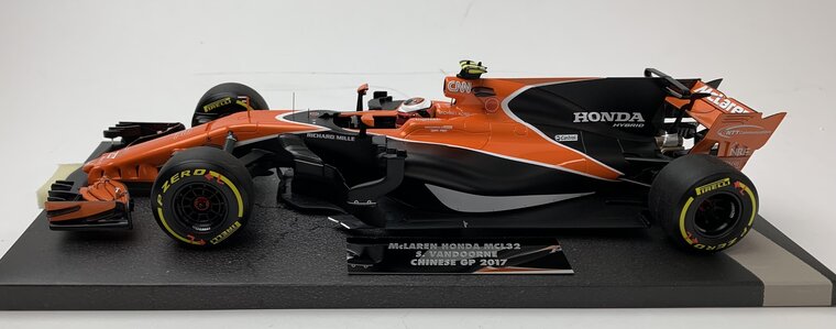 Minichamps 1:18 McLaren Honda Stoffel Vandoorne Chinese GP 2017