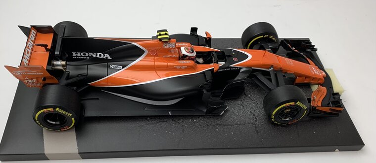 Minichamps 1:18 McLaren Honda Stoffel Vandoorne Chinese GP 2017