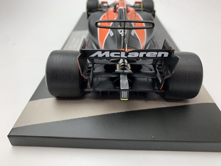 Minichamps 1:18 McLaren Honda Stoffel Vandoorne Chinese GP 2017