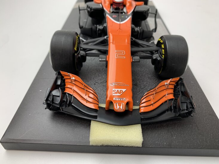 Minichamps 1:18 McLaren Honda Stoffel Vandoorne Chinese GP 2017