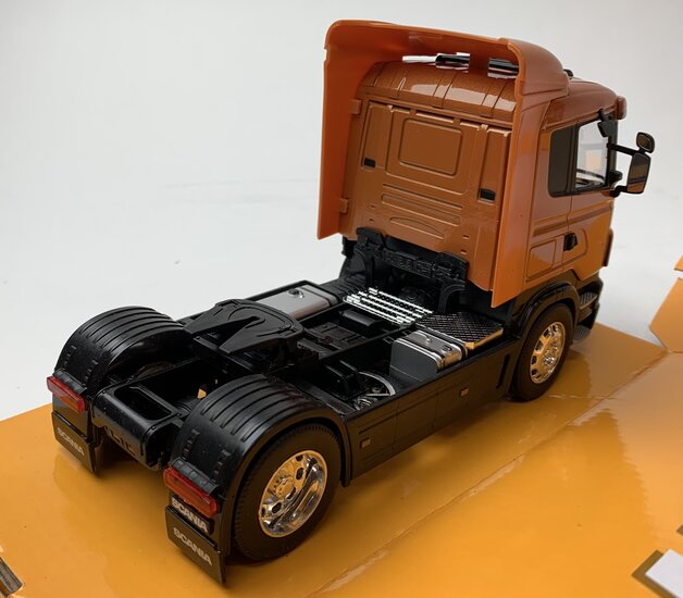 Welly 1:32 Scania R470 oranje