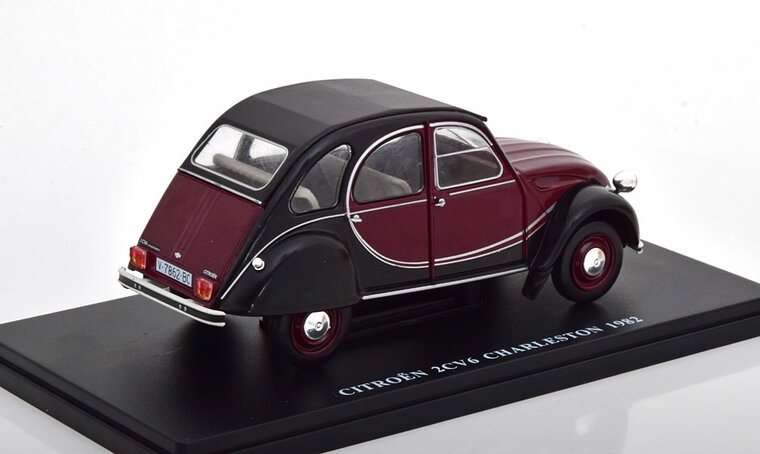 Atlas 1:24 Citroen 2CV Charleston 1982 donkerrood zwart in blisterverpakking