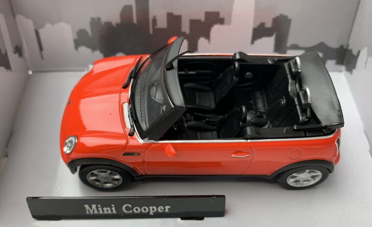 Cararama 1:43 Mini Cooper Cabriolet 2005 rood, in windowbox