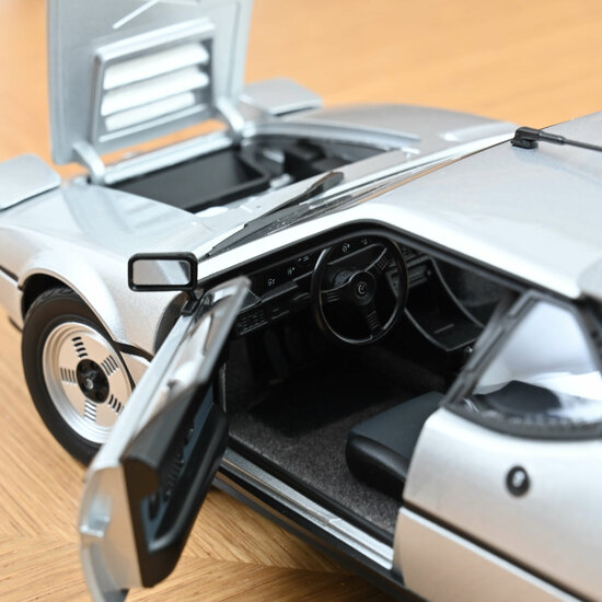 Norev 1:18 BMW M1 1980 zilver metallic