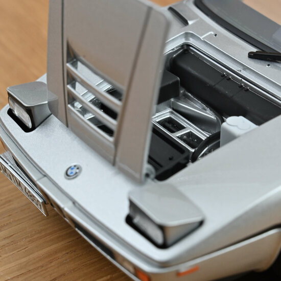 Norev 1:18 BMW M1 1980 zilver metallic