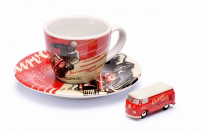 Schuco Set Espresso Kop en Schotel met Volkswagen T1 Curvo