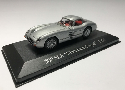 Atlas 1:43 Mercedes Benz SLR 1955 Uhlenhaut Coupe zilver, acryl kap kan beschadig zijn.