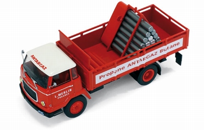 IXO 1:43 Unic Auteuil 1963 Gas Transporter Antargas rood