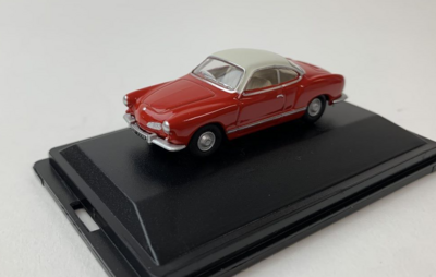 Oxford 1:76 Volkswagen Karmann Ghia Henna rood wit