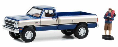 Greenlight 1:64 Dodge Ram Power Ram 250 zilver blauw 1993 with Backpacker The Hobby Shop Series 15