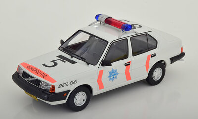 Triple9 1:18 Volvo 340 Rijkpolitie 1987 wit met decor