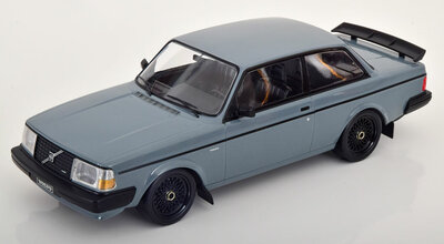 IXO 1:18 Volvo 240 Turbo Custom 1985 grijs 