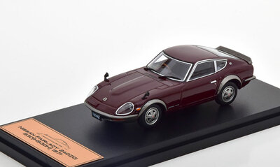 Atlas 1:43 Nissan Fairlady 240ZG S30 1971 donkerrood, in vitrine - Japan Collection