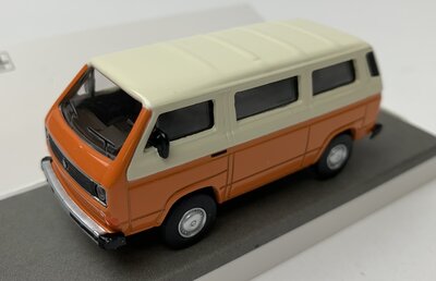 Schuco 1:64 Volkswagen T3L bus oranje beige