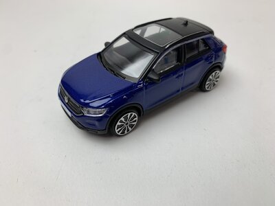 Bburago 1:43 Volkswagen T ROC 2021 blauw metallic in windowbox