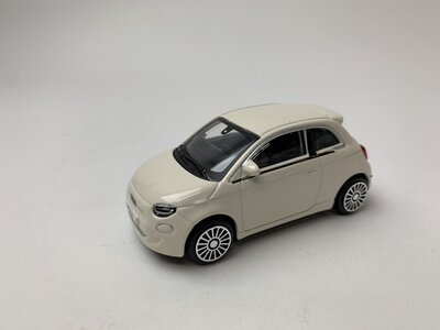 Bburago 1:43 Fiat 500E wit 2021