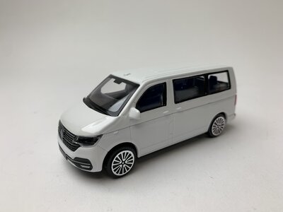 Bburago 1:43 Volkswagen T6.1 Transpoter 2020 wit