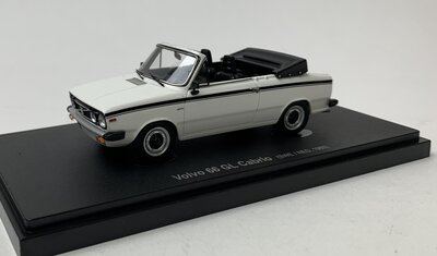 Avenue 43 1:43  Volvo 66 GL Cabrio, wit (product van AutoCult )